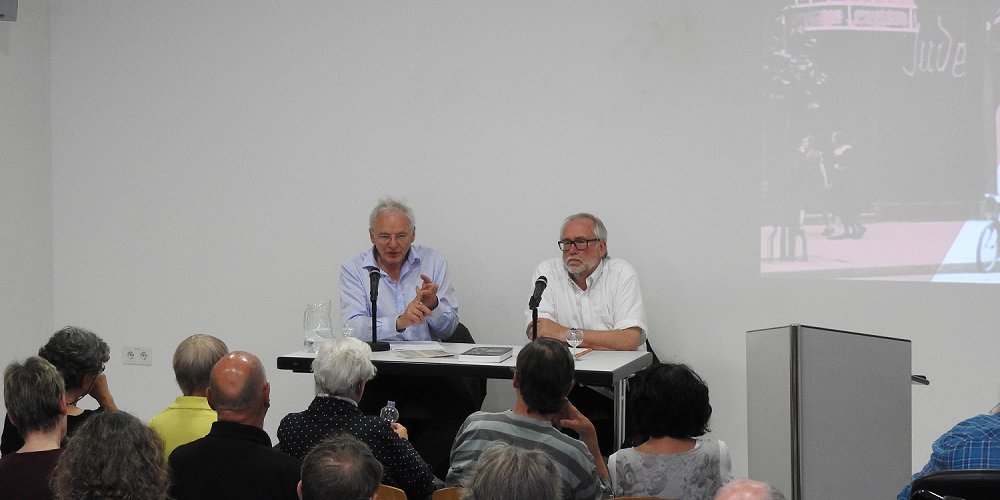 Dr. Götz Aly im Gespräch mit Prof. Dr. Günter Morsch (v.l.n.r.) © Gedenkstätte und Museum Sachsenhausen