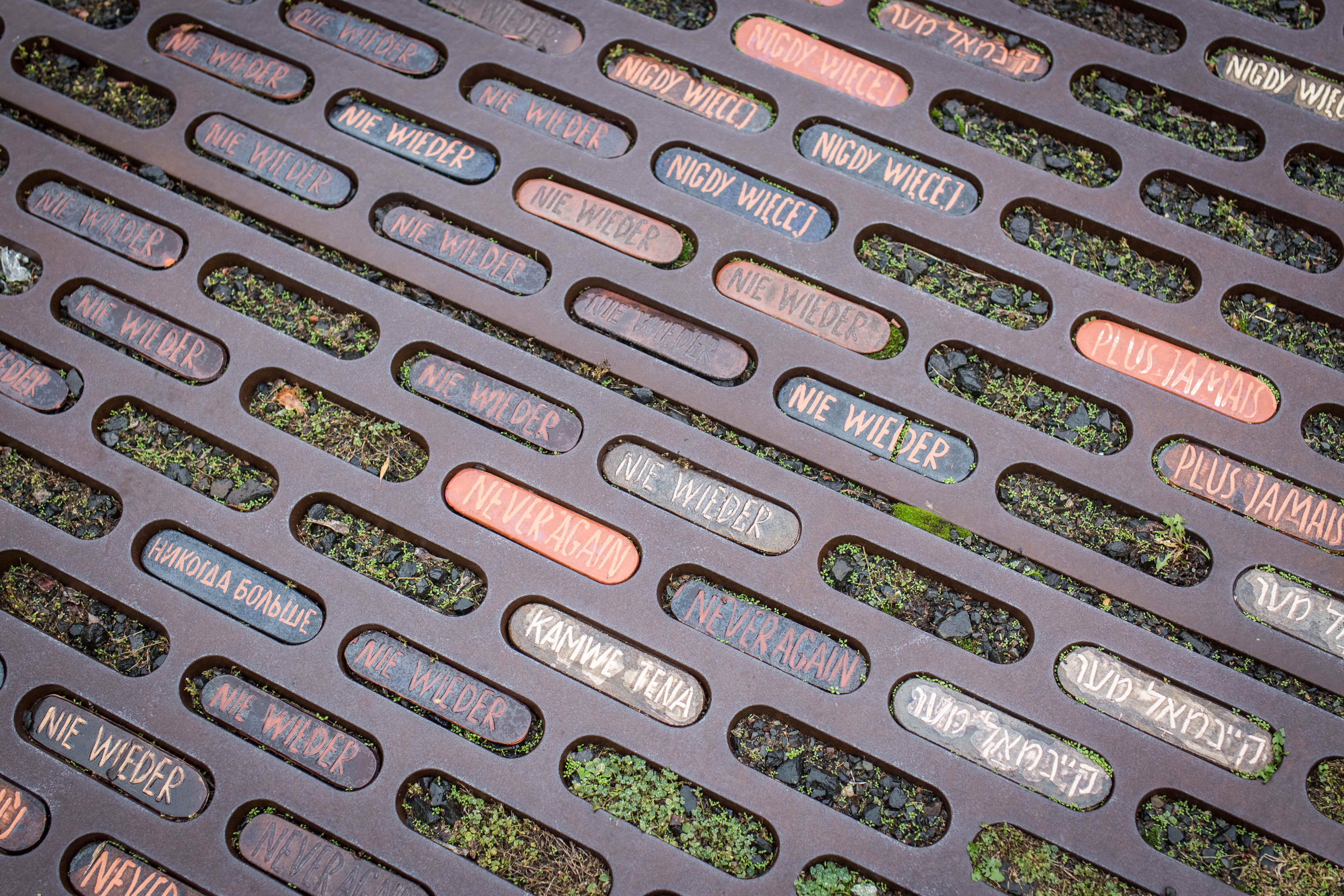 Bahnsteig am Mahnmal »Gleis 17« in Berlin-Grunewald, Foto: Marko Priske