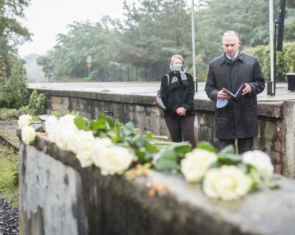 Rabbiner Jonah Sievers, Jüdische Gemeinde zu Berlin, spricht das Kaddisch, Foto: Marko Priske